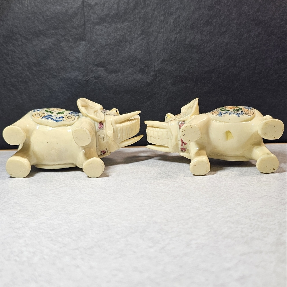 💥 SOLD 💥 Intricate Cream Elephant Figurines with Colorful Patterns - Picture 9 of 12